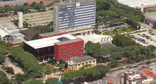 Campus da PUCPR em Curitiba f6ee53f4